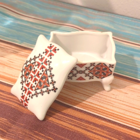 Vintage"Marusia Plankenhammer",Ukrainian Art Cross Stitch Square Trinket Dish - Picture 3 of 4